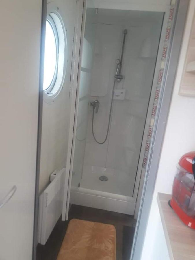 Anne Marie Vous Accueilles Dans Son Logement Familiale Pour 6 Personnes 3 Chambres Confortable Proche D Europa Park A Boofzheim Dans Camping 3 Etoiles エクステリア 写真