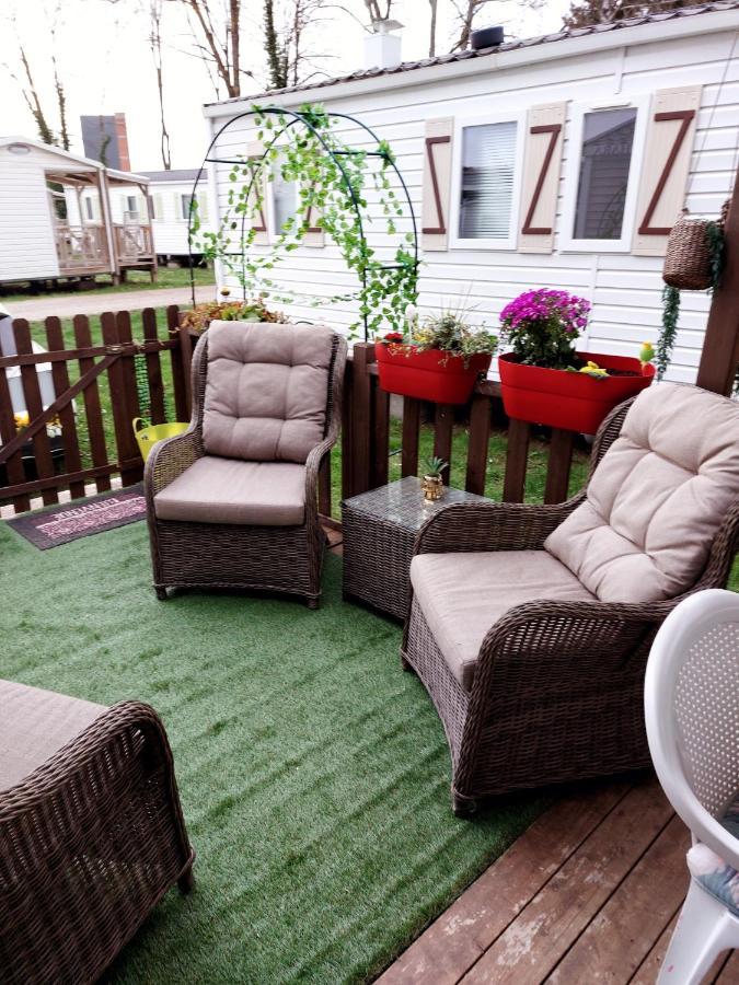 Anne Marie Vous Accueilles Dans Son Logement Familiale Pour 6 Personnes 3 Chambres Confortable Proche D Europa Park A Boofzheim Dans Camping 3 Etoiles エクステリア 写真
